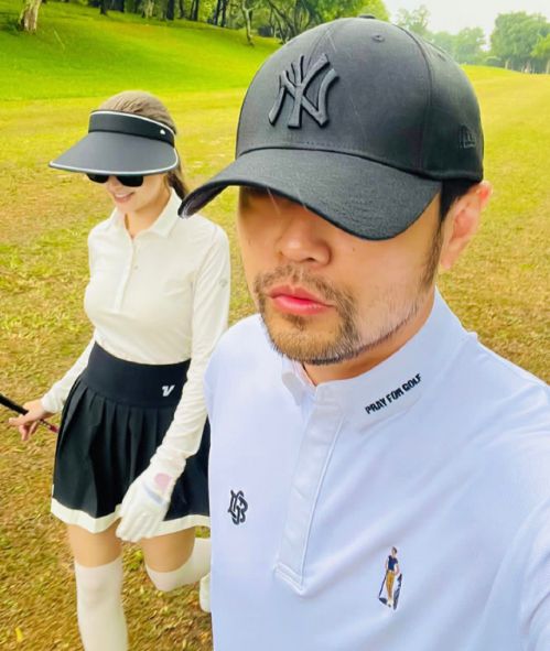 高尔夫恩爱如初对比下章汪离婚原因现端倪j9九游会真人游戏第一周杰伦携昆凌打(图2)